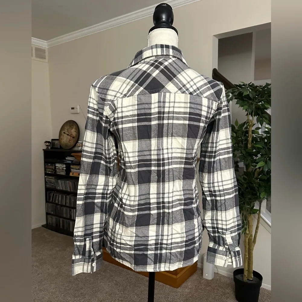 Columbia Black Gray White Flannel Button Up Shirt Front Pocket Sz XS Runs Large - Image 3