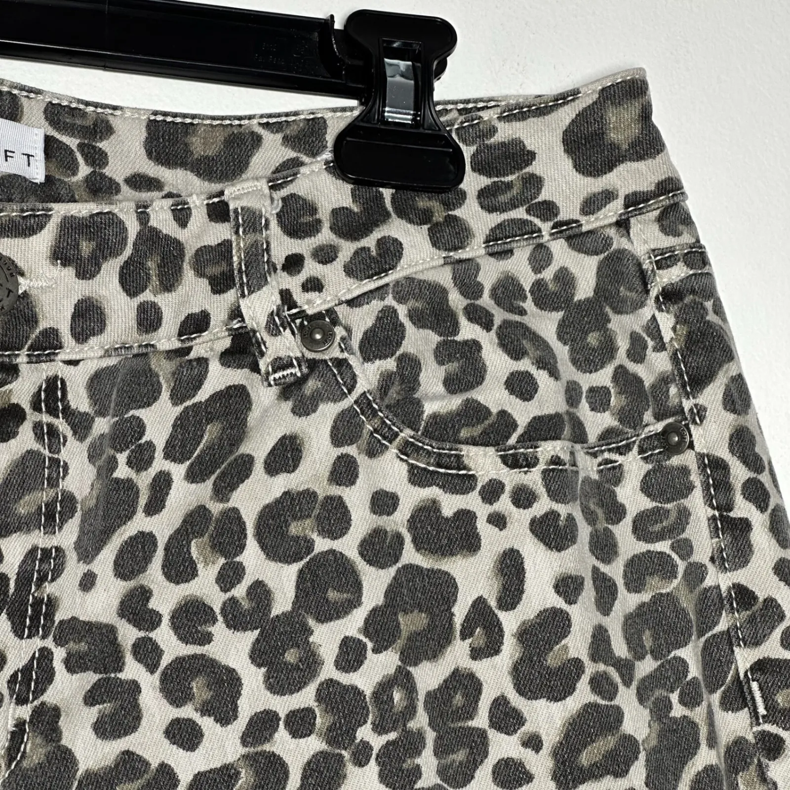 LOFT Curvy Skinny Leopard Print Jeans Size 10 - Image 11