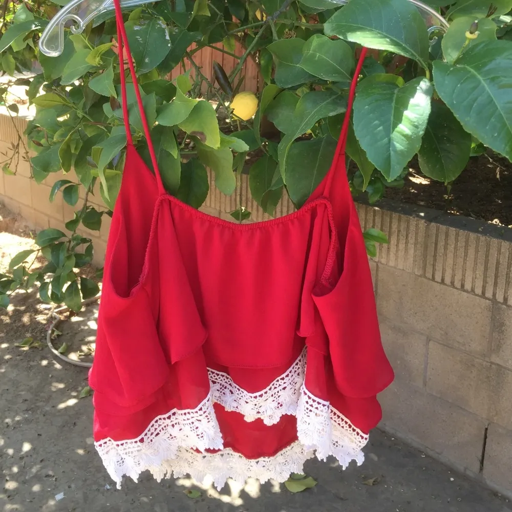 💜CLEARANCE💜crop top w/lace. Small stain on back Size L - Image 4