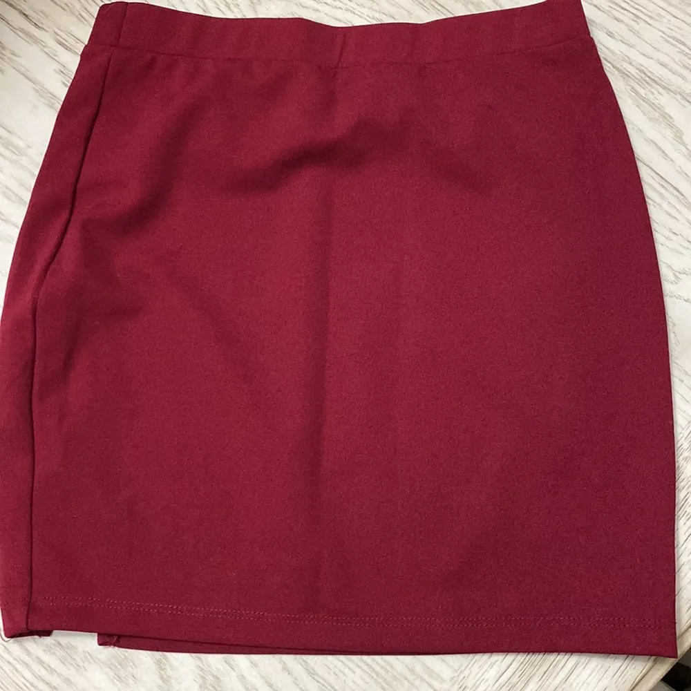 Burgundy mini skirt - Image 4
