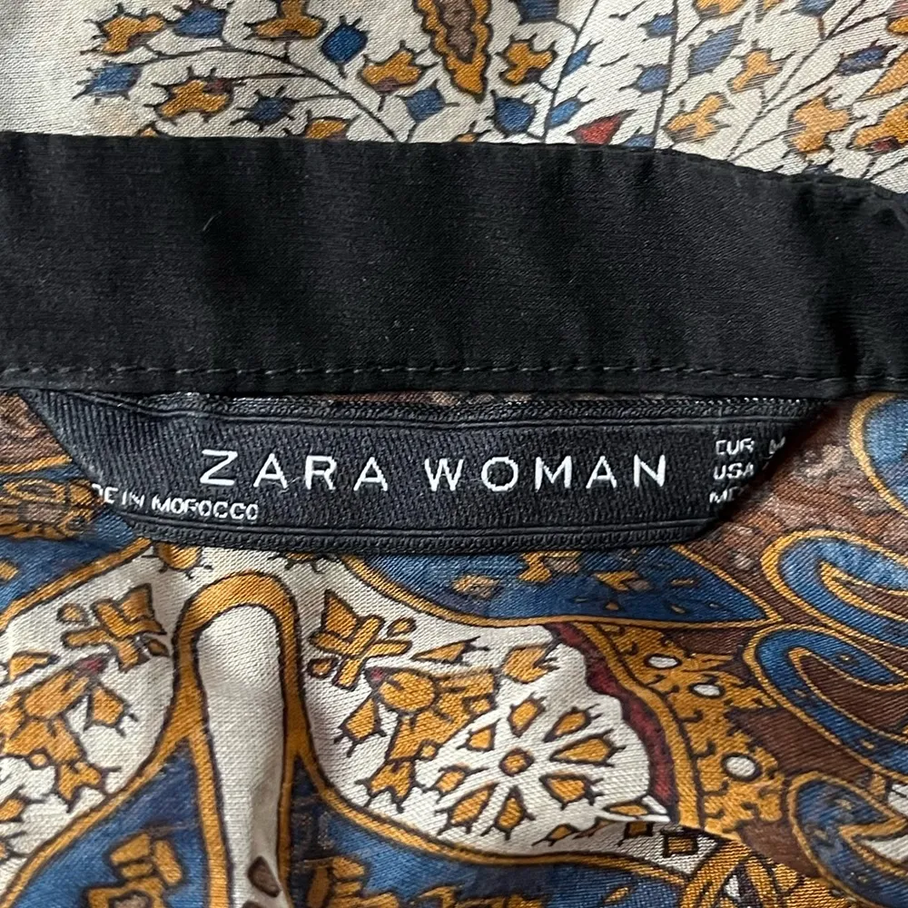 Zara Sheer Silk Button Down Scarf Blouse Cream Brown Size Medium - Image 3