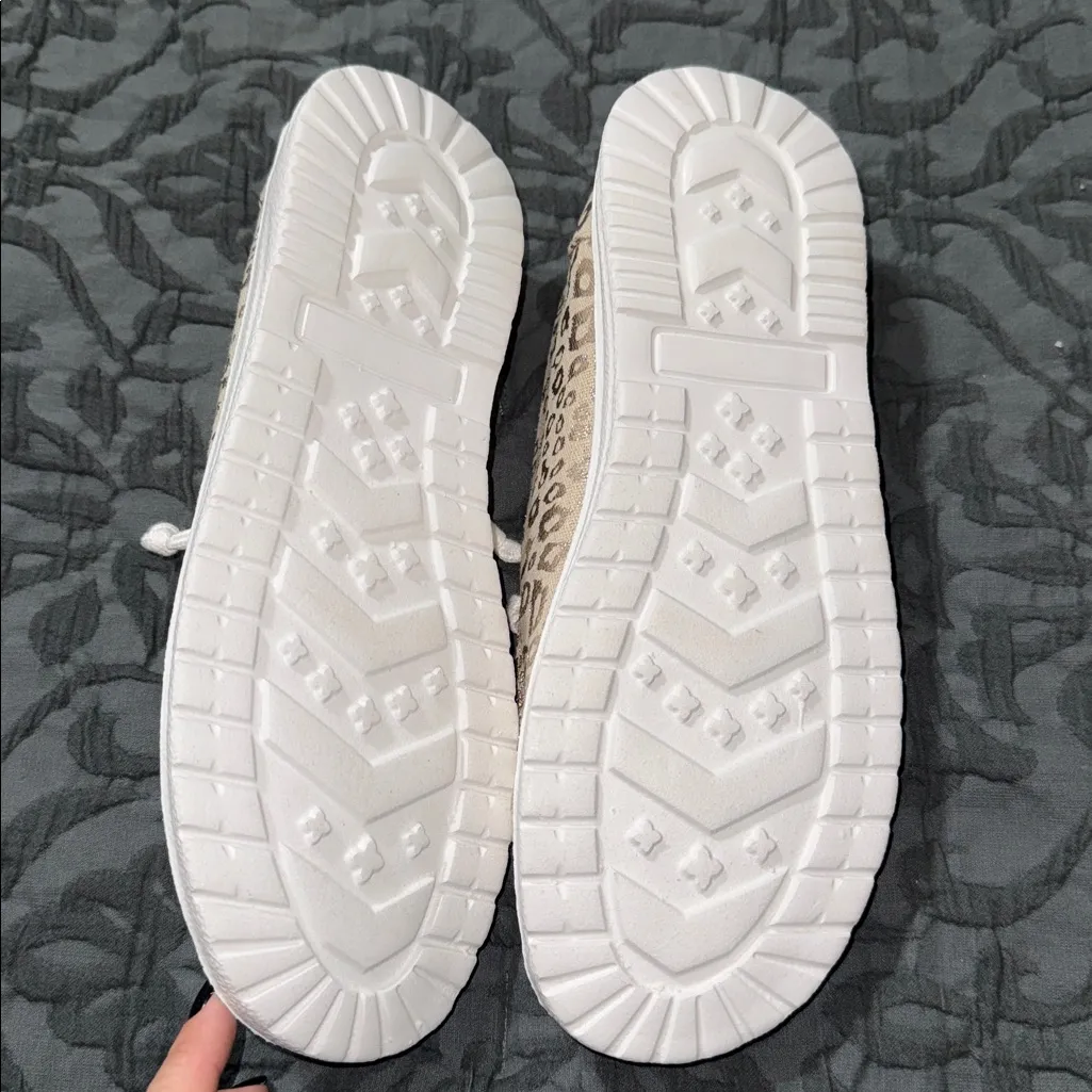 Gypsy Jazz size 10 rose gold animal print slip on shoes with laces new w/out box Tan - Image 4