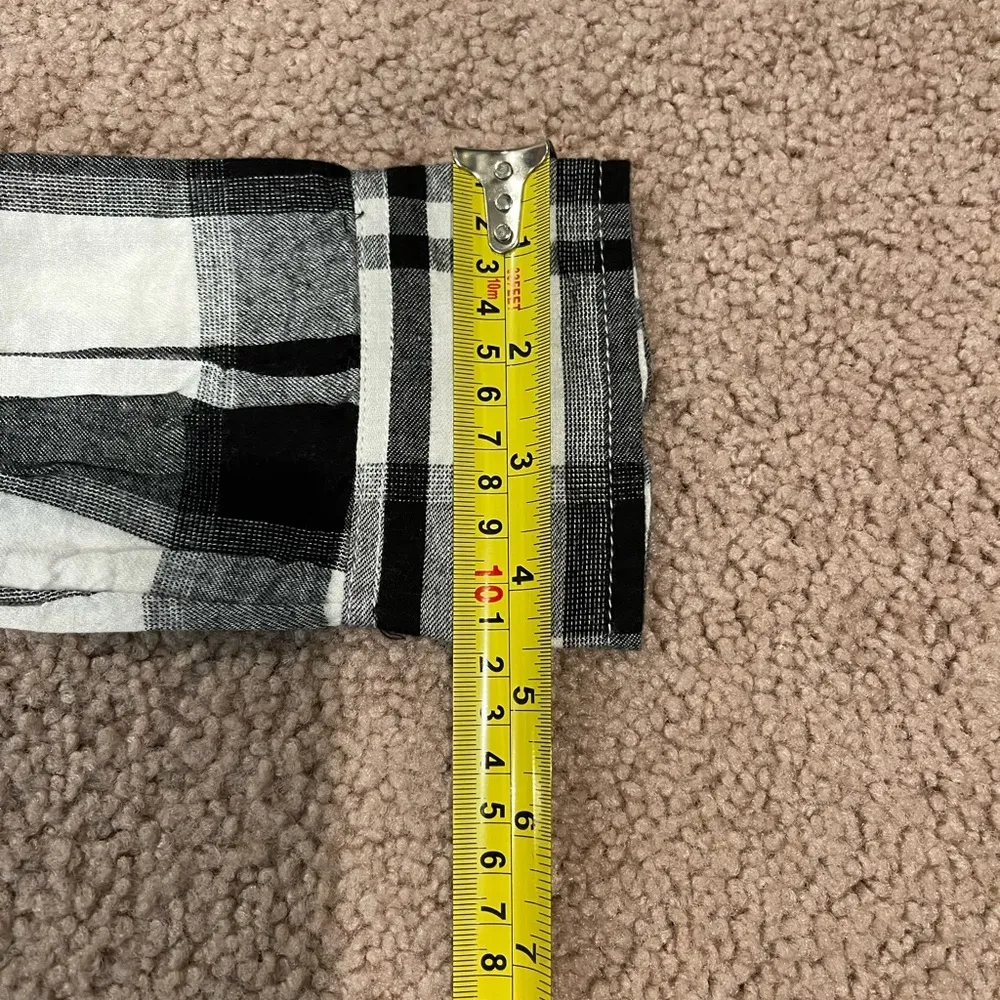 Women's TIME TRU black &white plaid flannel long sleeve shirt Size undefined - Image 9