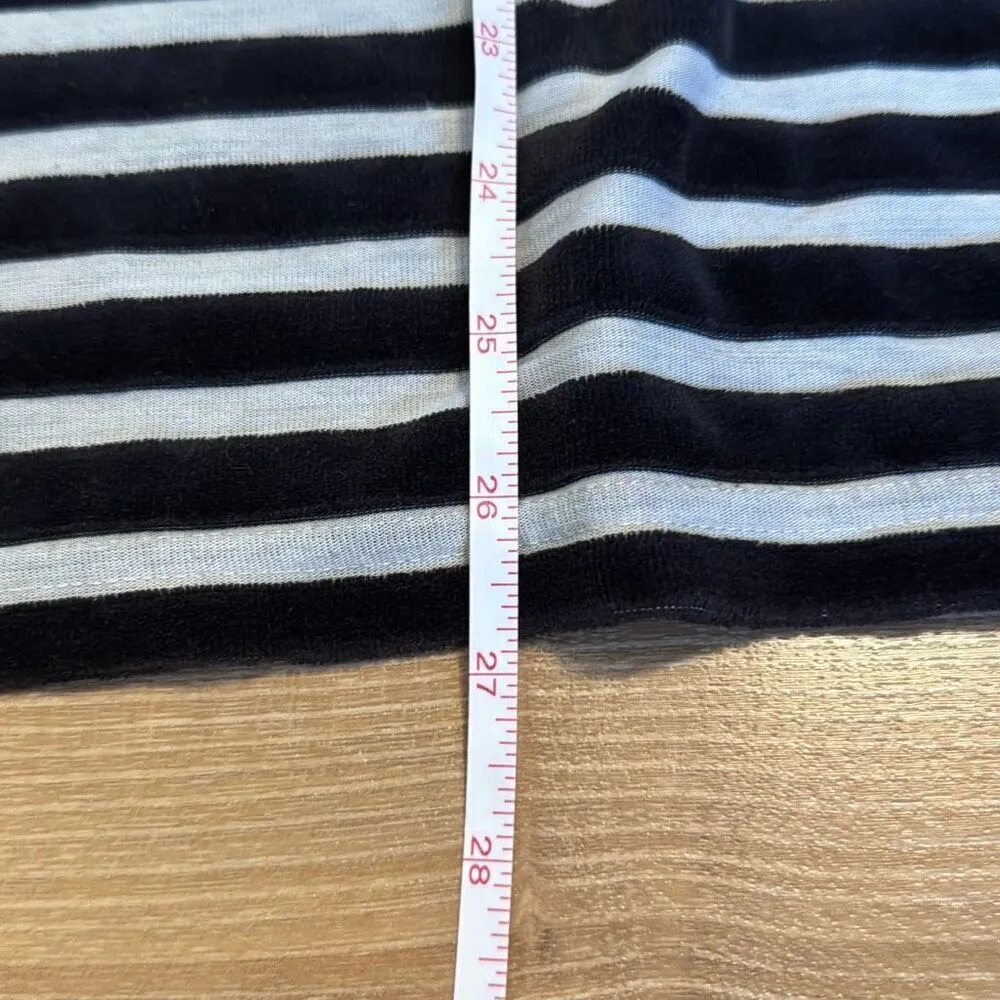 Juicy couture black and white striped long sleeve with gold zipper on back size - Image 6