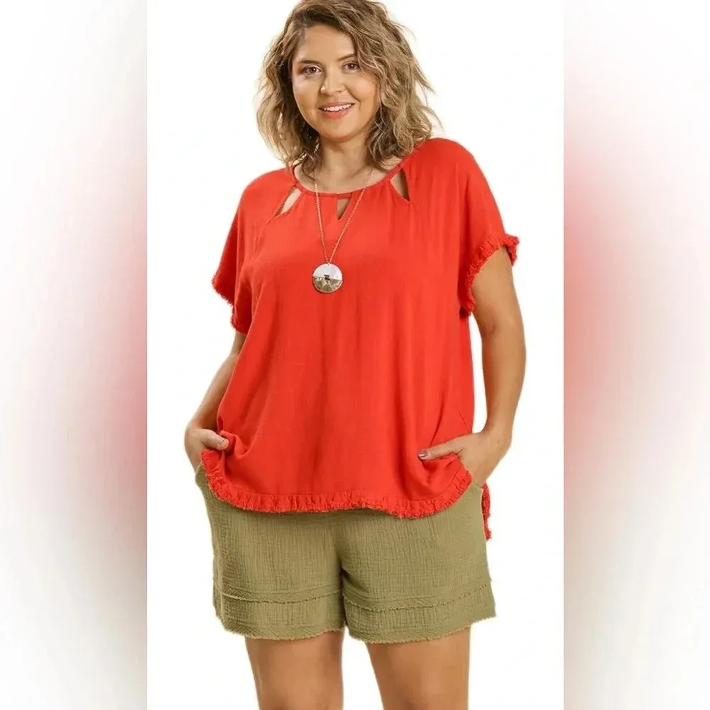 Umgee Linen Blend Cut Out Round Neckline Top with Frayed Fringe Hem - Image 2