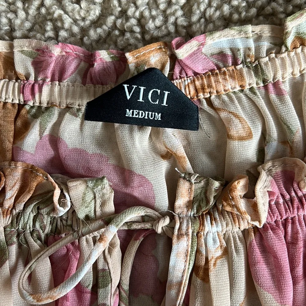Vici collection • floral ruffle hem top - Image 73