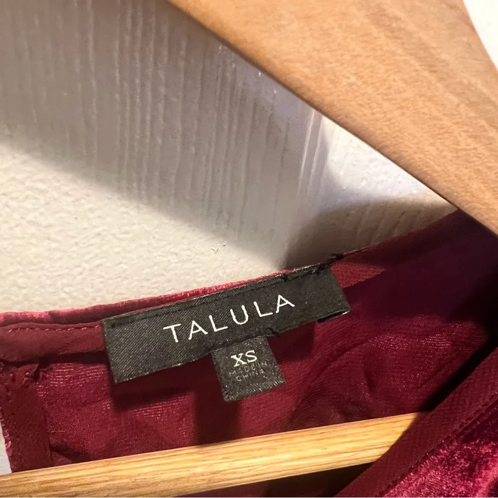 Aritzia talula maroon velvet cutout back dress - Image 7