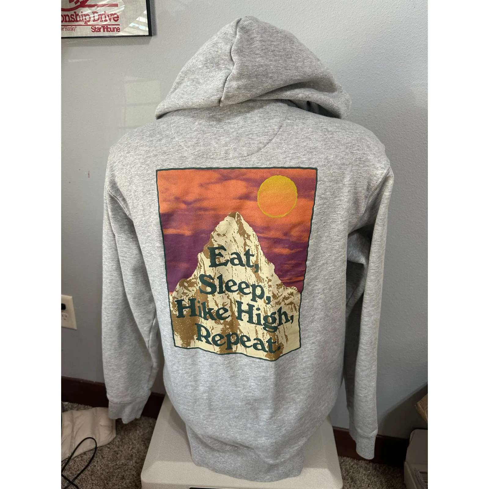 Merrell Womens Small Gray Graphic Hoodie - Image 3