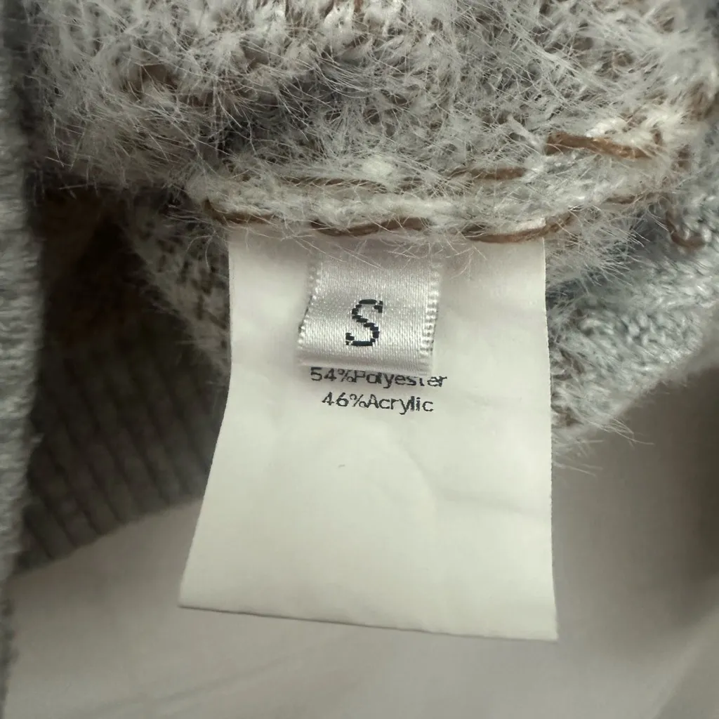 Gray Floral Crew Neck Sweater Size Small Daisy - Image 4