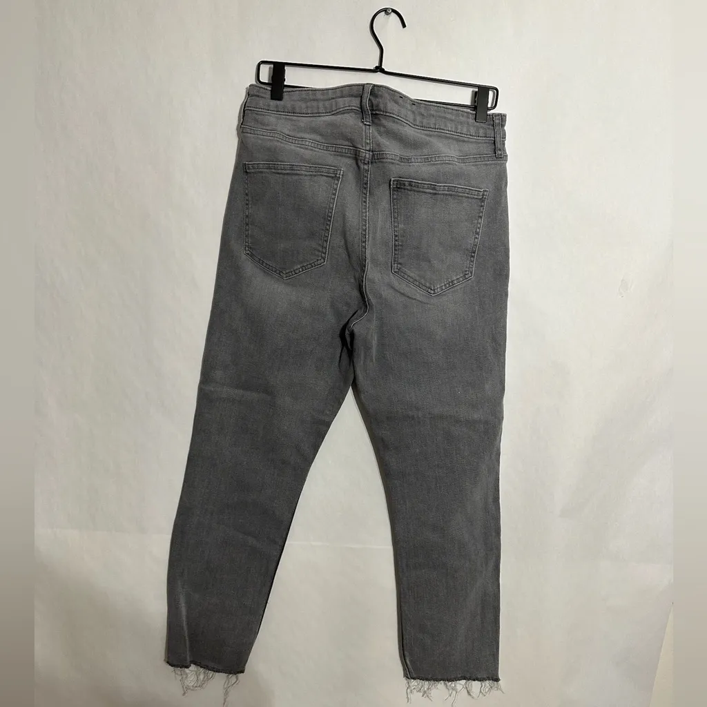 GAP Gray Vintage Slim Sky High Jeans Cropped Women’s Size 12R Frayed Hem Denim - Image 4