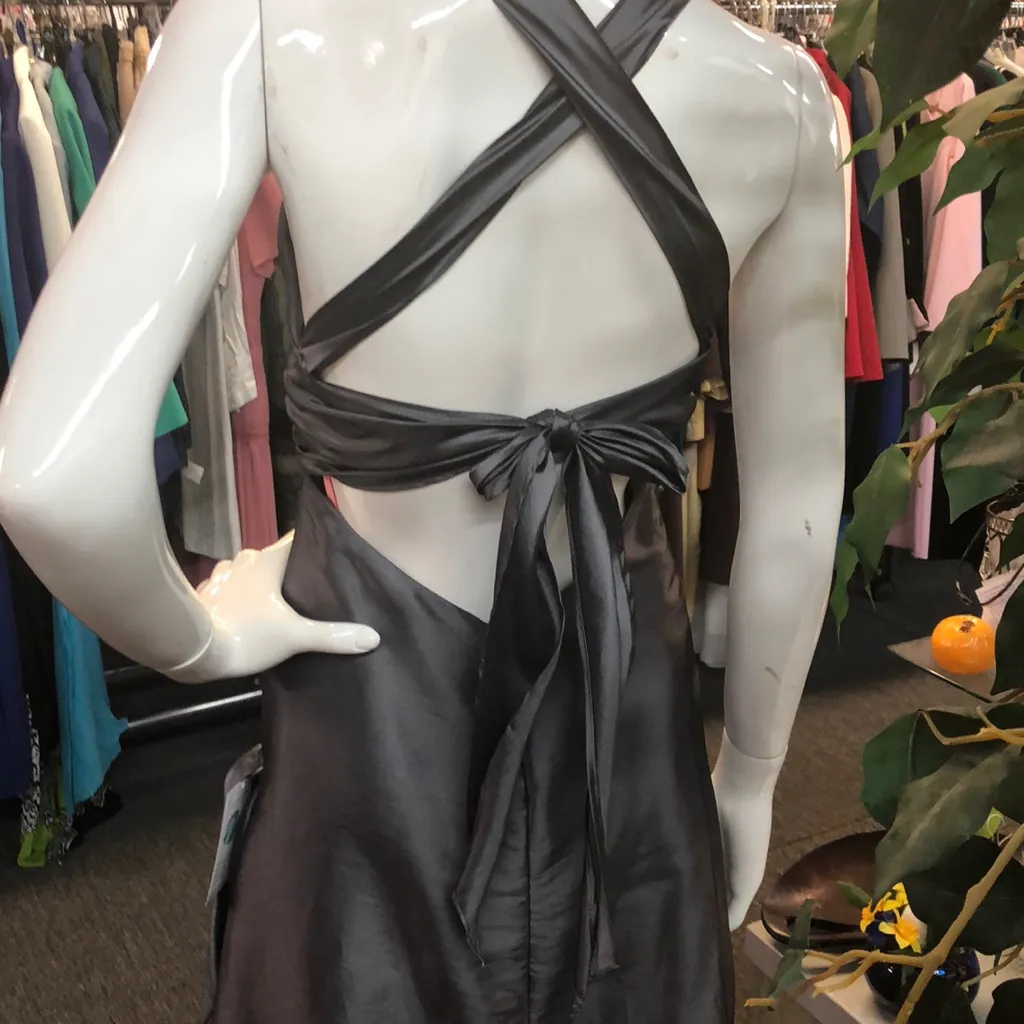 Beautiful gray special occasion dress Size 2 - Image 3