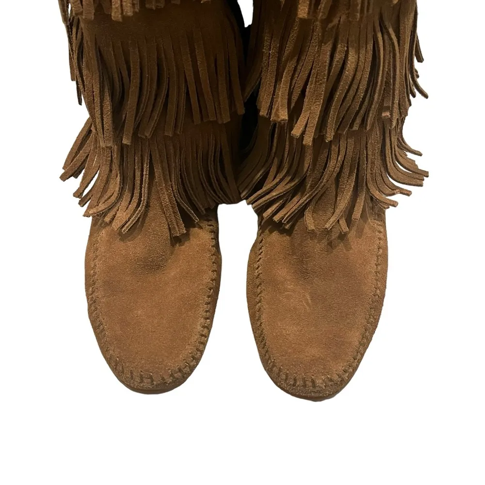 Minnetonka 5-Layer Fringe Boot, Sz 6 - Image 11