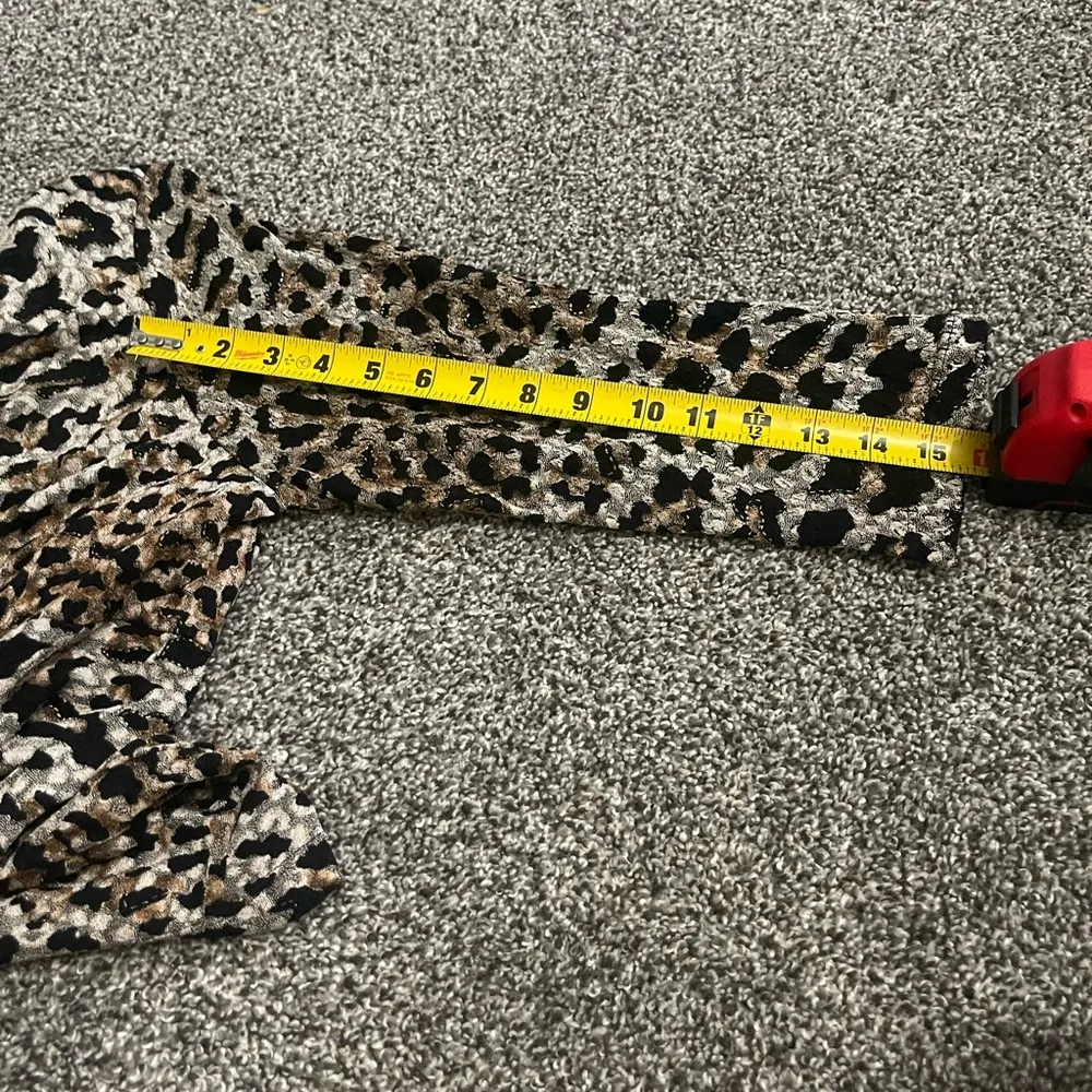 Notations brown animal leopard print 3/4 sleeve v neck blouse L - Image 8