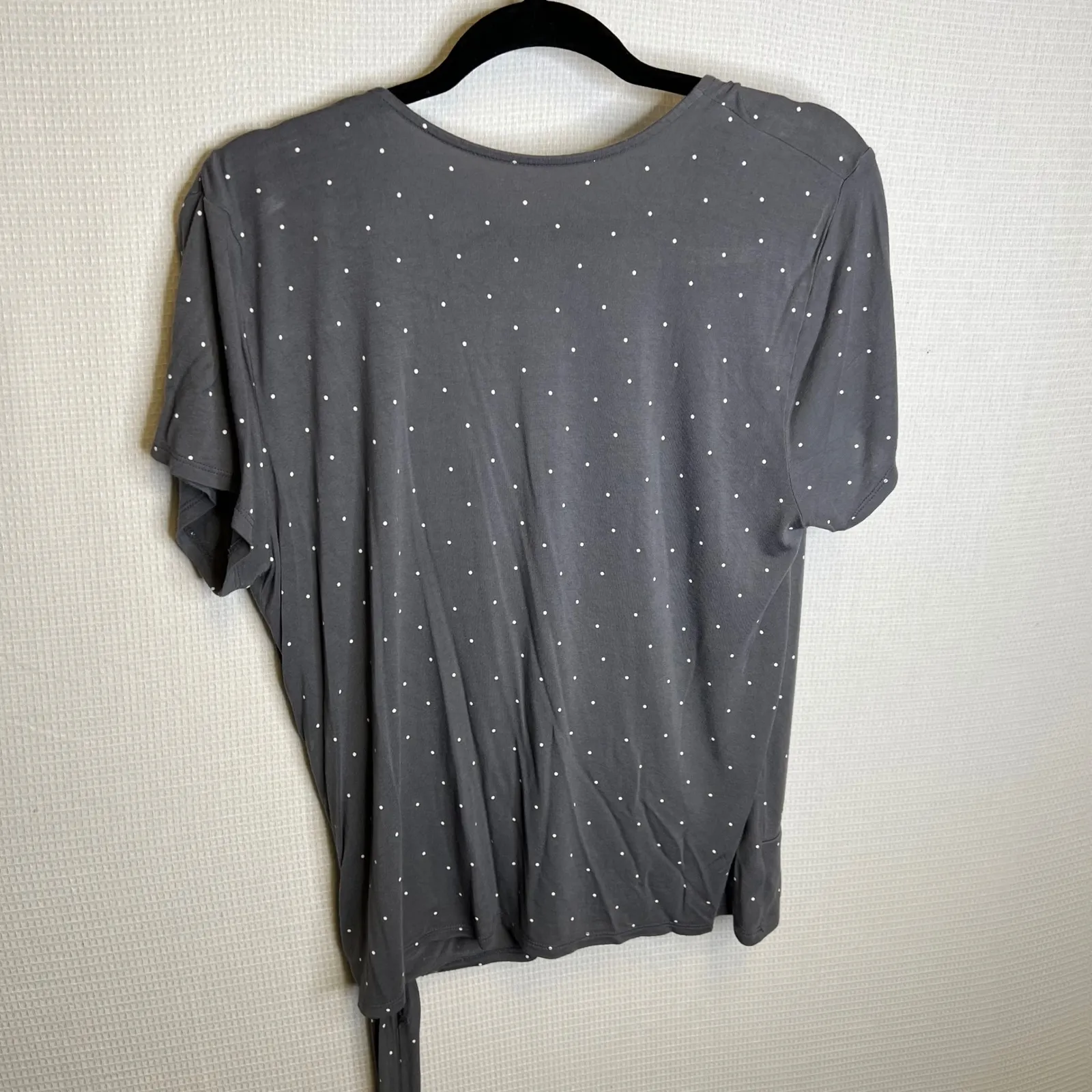 LOFT Outlet Women's XL Gray Polka‎ Dot Short Sleeve Wrap Tie Blouse Top - Image 3