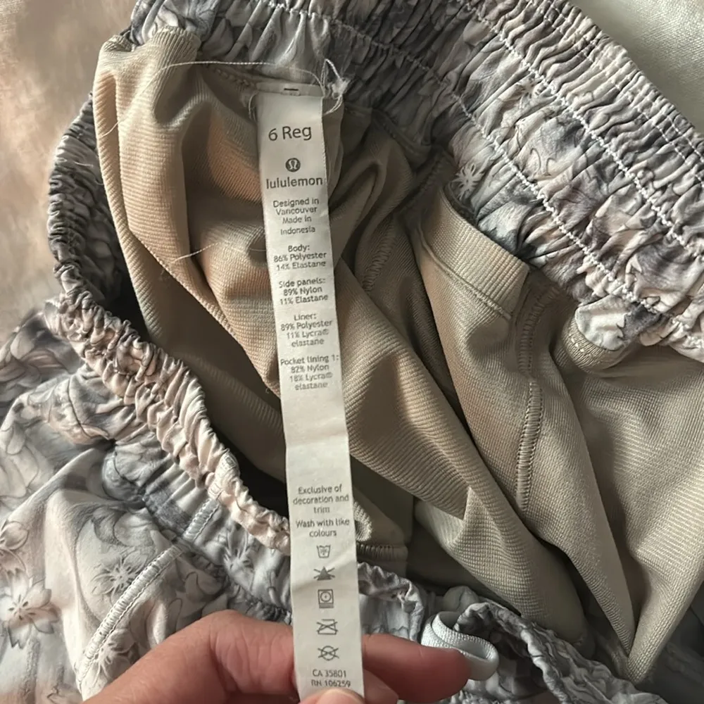 Hotty Hot lululemon shorts - Image 4