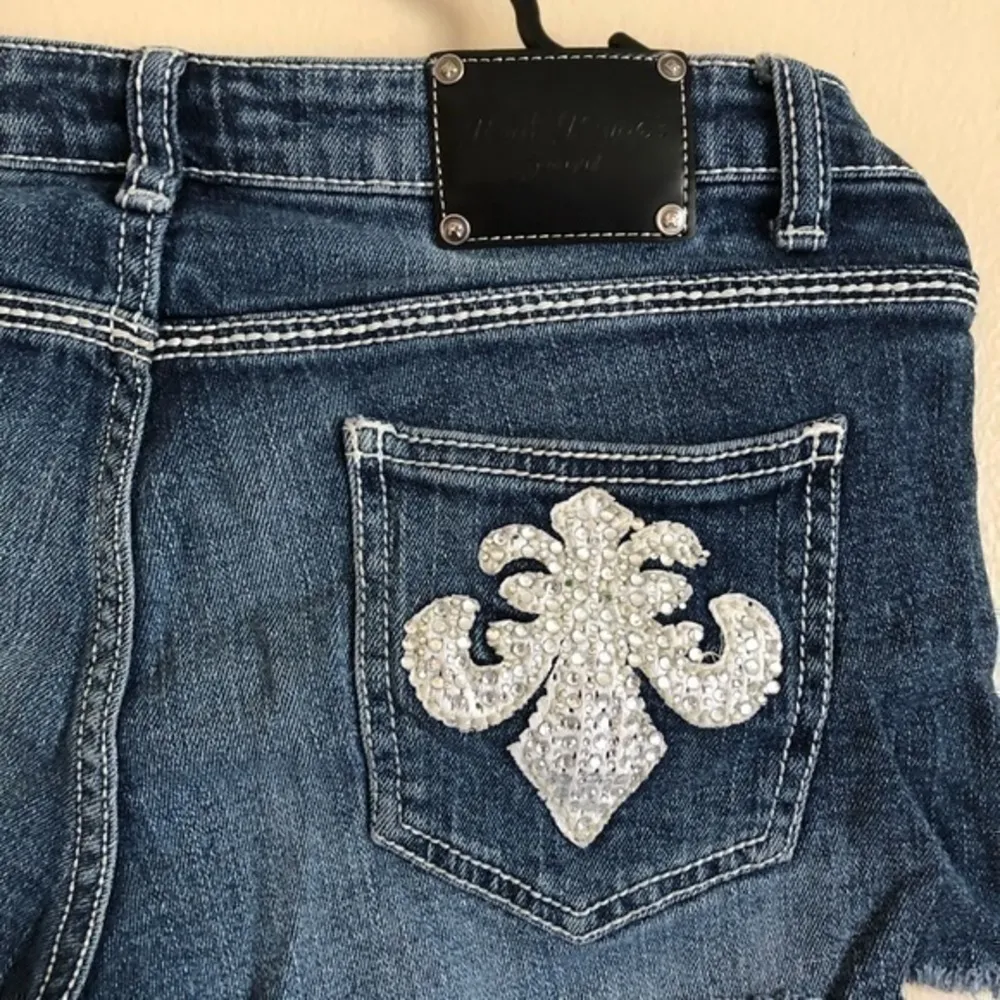 Red Rivet Shorts Jeans - Image 7