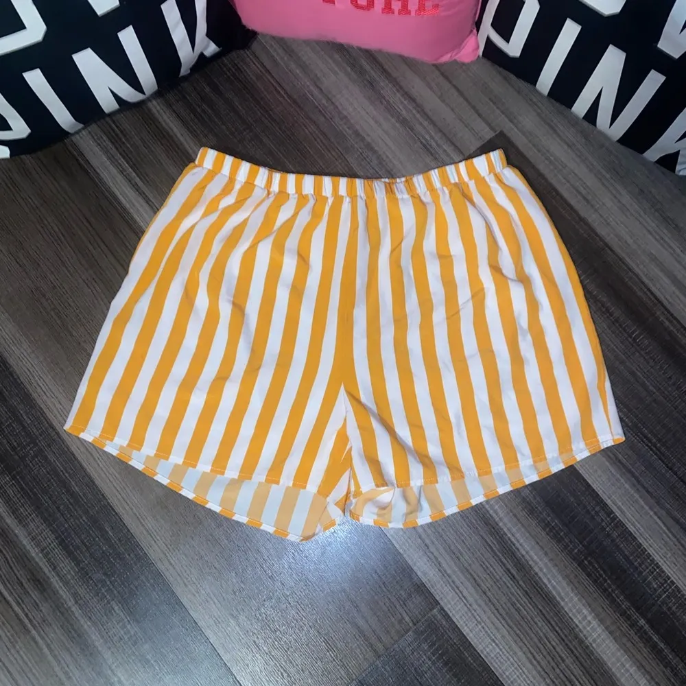 SHEIN Yellow and White Athletic Shorts with Vertical Stripes - Image 5