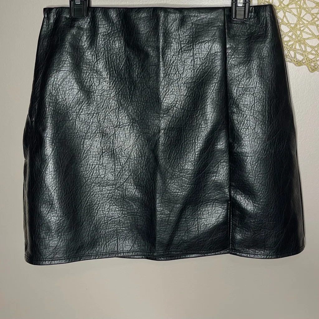 NWT Old Navy High Waist Faux Leather Fitted Mini Skirt (Black) - medium - Image 2