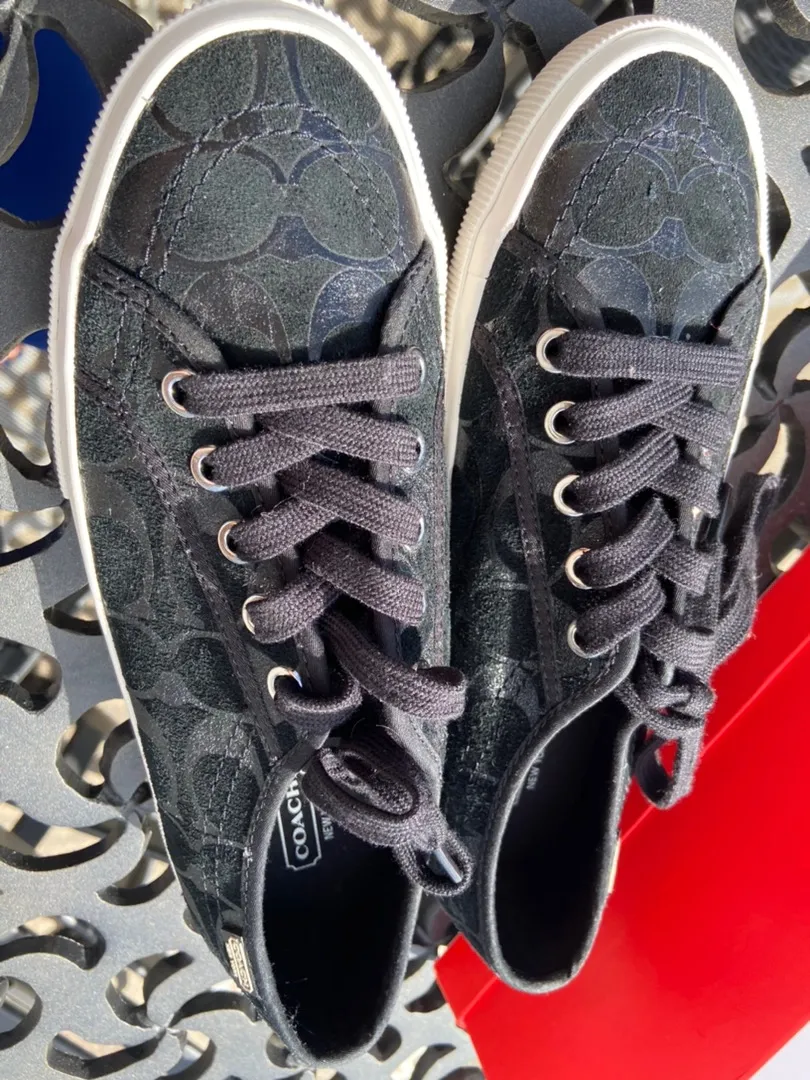 NEW IN BOX  SUEDE SNEAKERS - Image 6