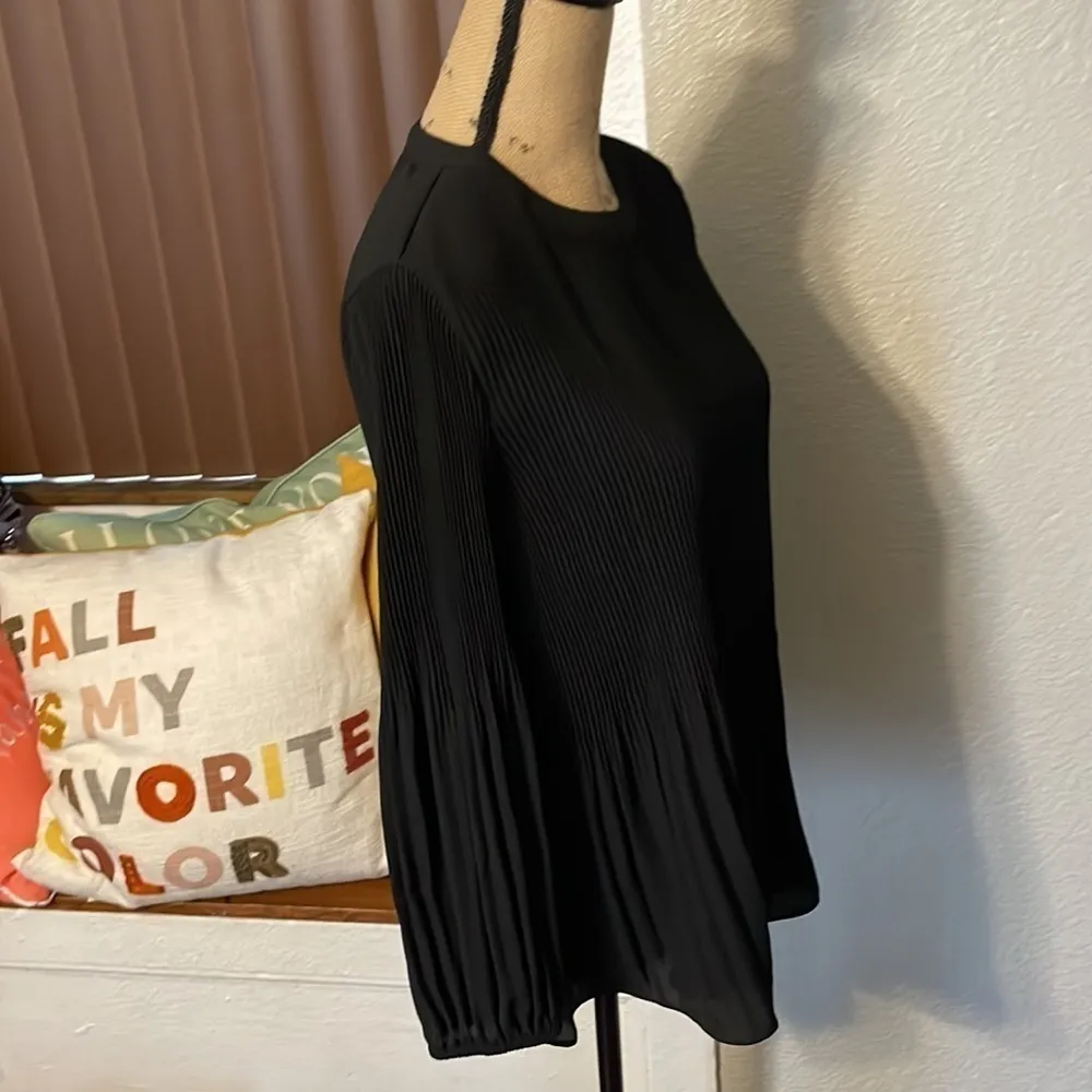 Adrianna Papell Black long sleeved blouse with keyhole button back. NWT. - Image 6