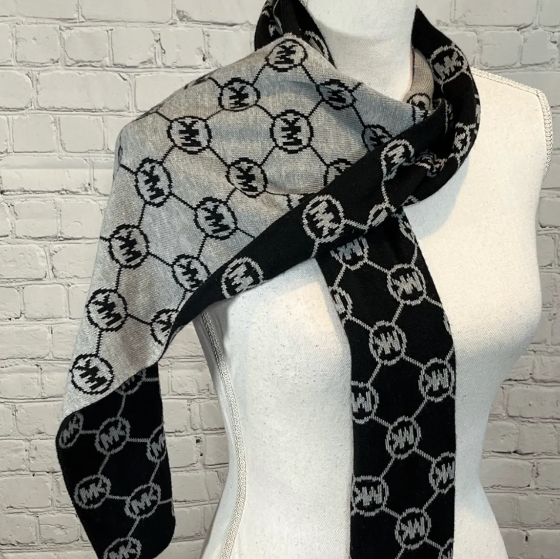 Reversible Mk Scarf Gray/Black - Image 2