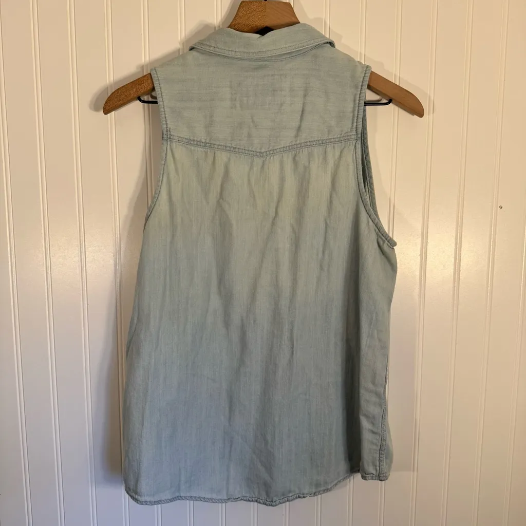 Express Women’s Light Wash Sleeveless Denim Button-Up Top 100% Cotton Medium - Image 3
