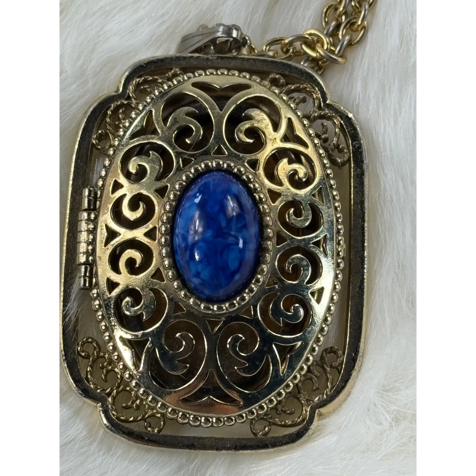 AVON vtg Gold Tone Locket Necklace Blue Stone Filigree Ornate Square Pendant - Image 8
