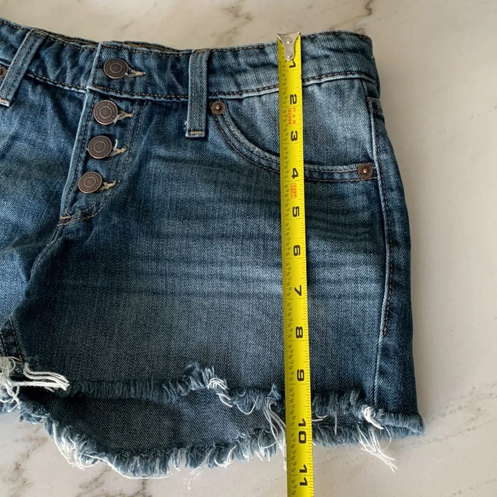 Lucky Brand  The Cut Off Denim Shorts - Image 11