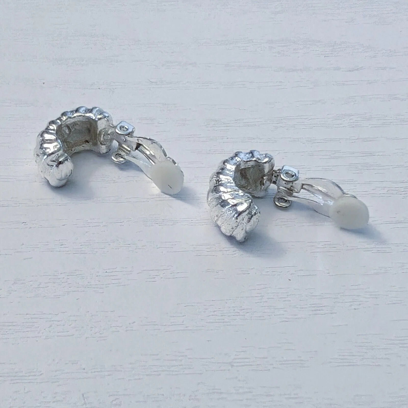 Vintage Clip On Earrings - Image 4