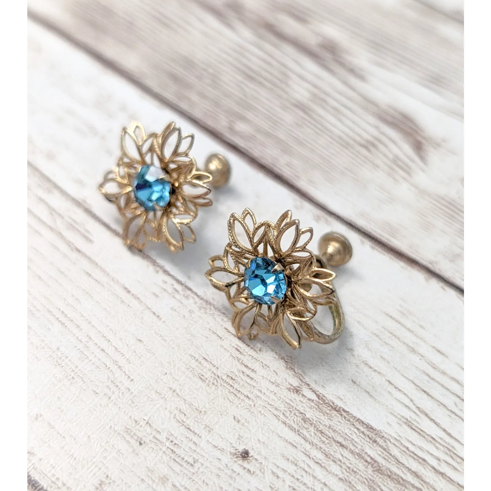 Vintage Screw On Earrings Gold Tone Flower with Bright Blue Gem - Image 4