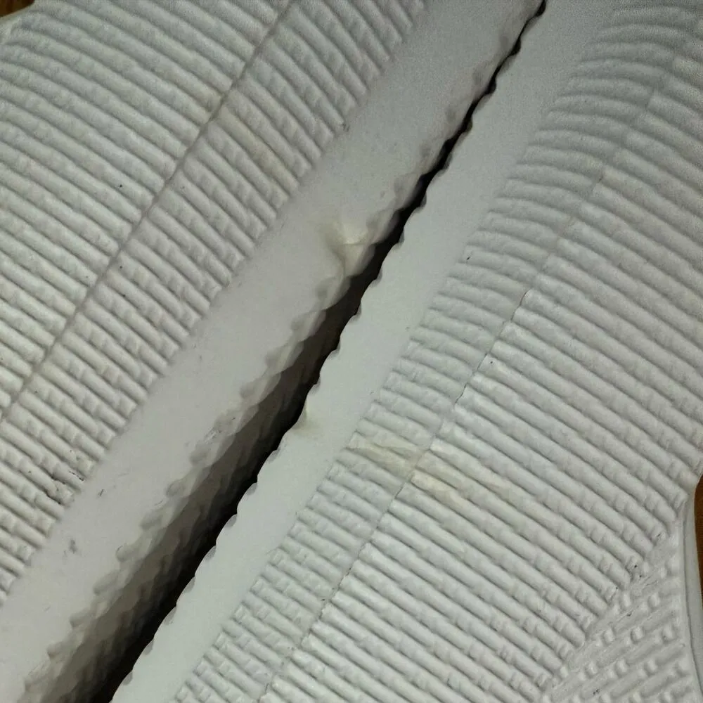 Mia Women’s 9 Lexa White Rubber Slip on Sandals Poolside Vacation Beach Casual - Image 7