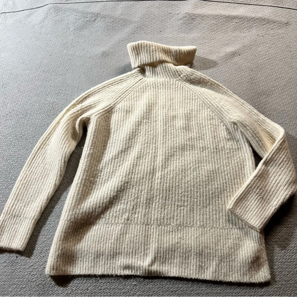 Madewell Mercer Turtleneck Sweater in Coziest Yarn in Antique Cream Size Medium - Image 10