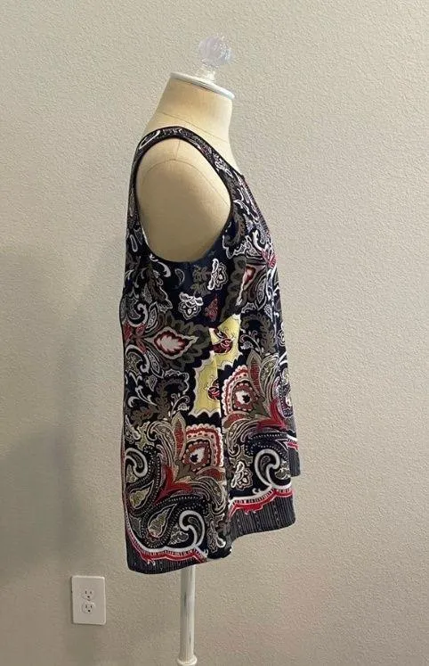 Printed Tank Top with a Slit detail in the Back - Image 4