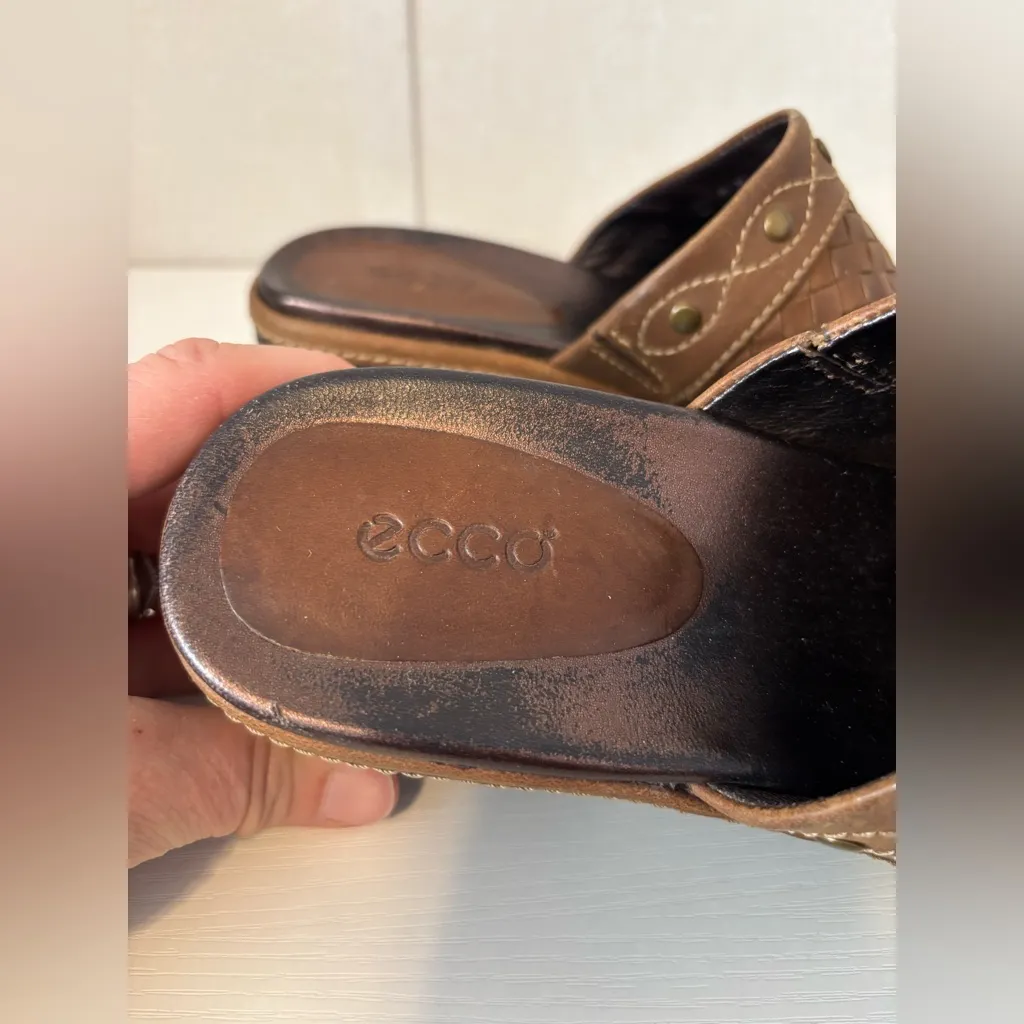 ECCO Brown Leather woven mule clogs size 7.5 - Image 4