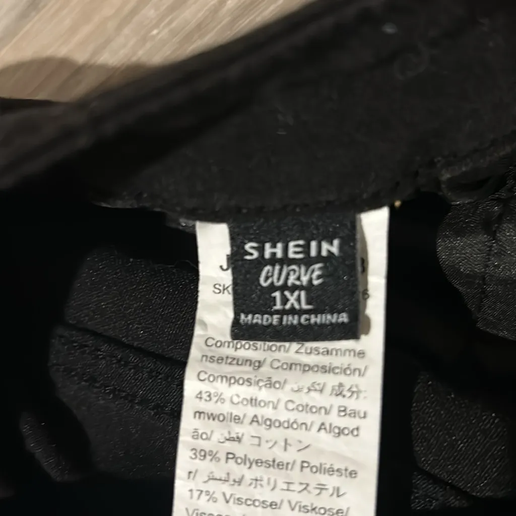 SHEIN Black Distressed Denim Shorts 1x EUC - Image 3