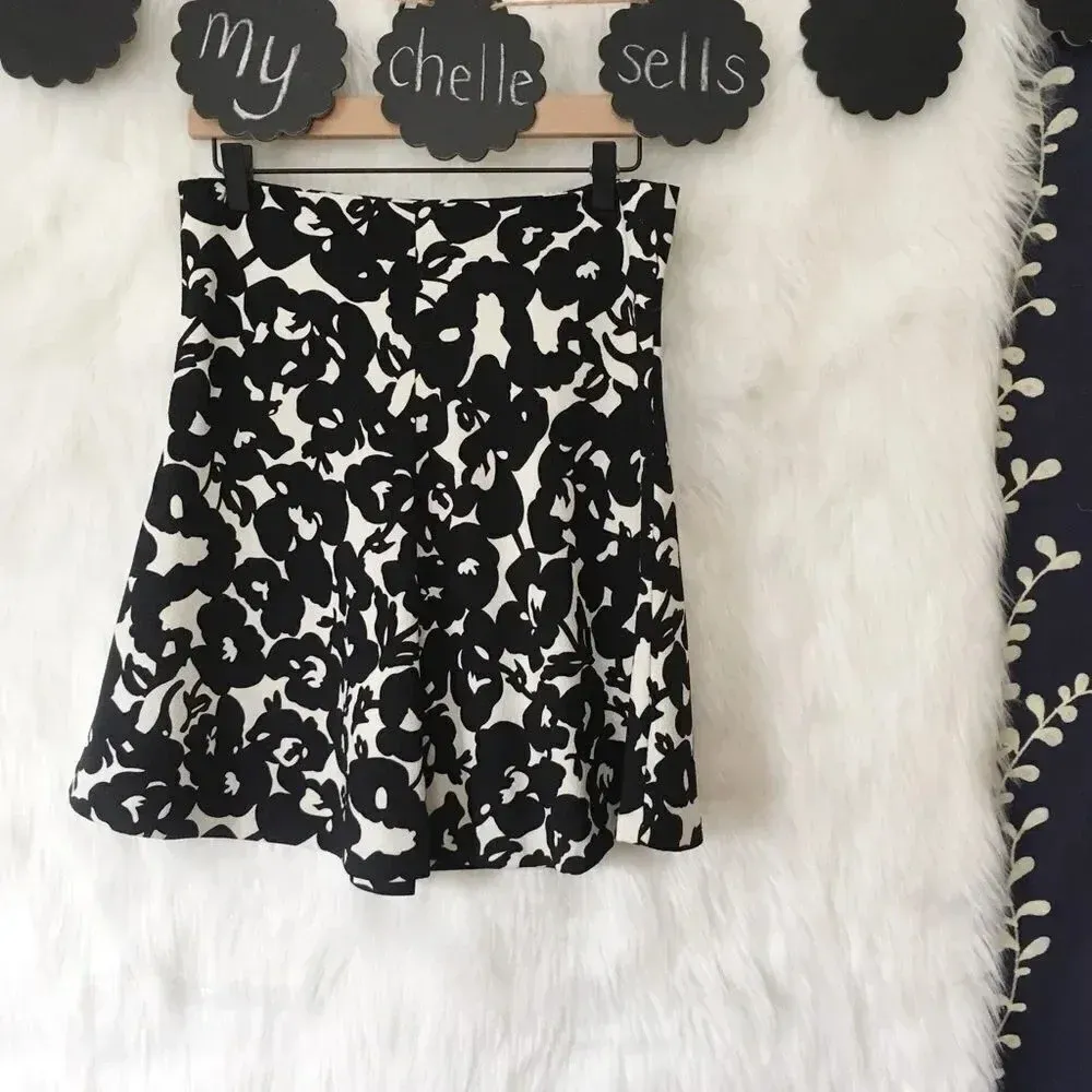 Katherine Barclay Black‎ White Floral Skirt-F21 - Image 2