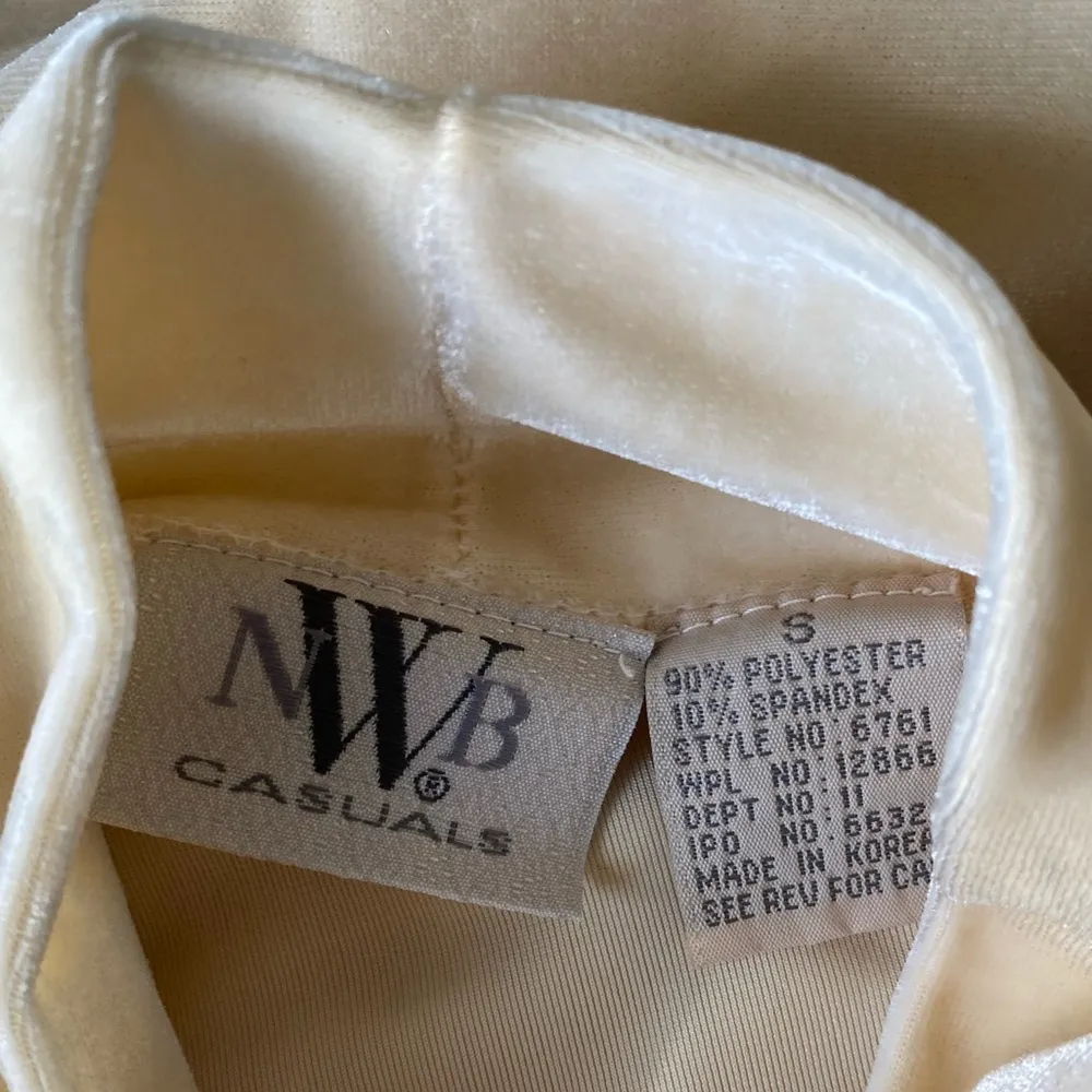 NWB Casuals Cream Velvet Mock Turtleneck Short Sleeve Top, Size Small Yellow - Image 4