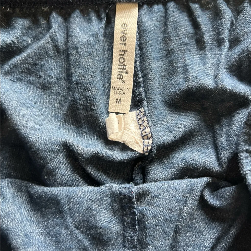 Women’s size M navy blue Santa Barbara,‎ California lightweight short joggers Size M - Image 4