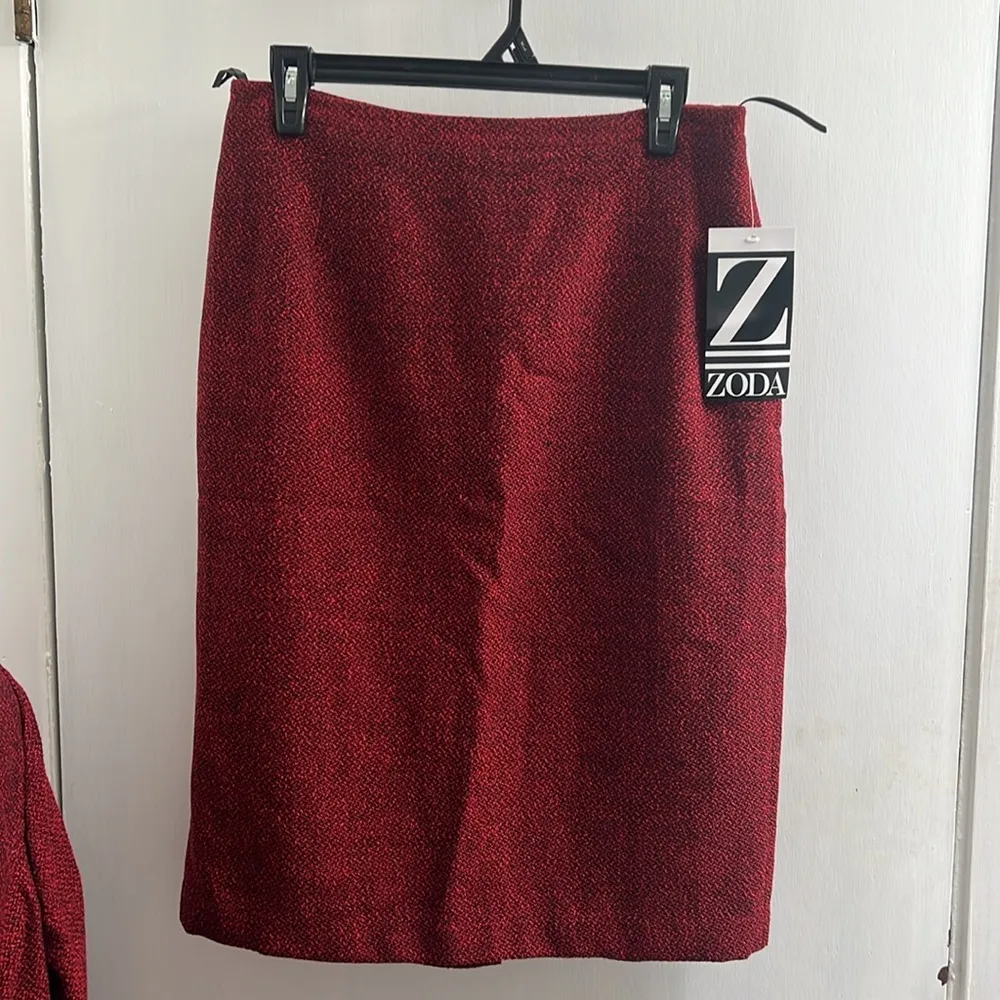 Zoda 2 piece set; reddish, new, size 8 Red - Image 3