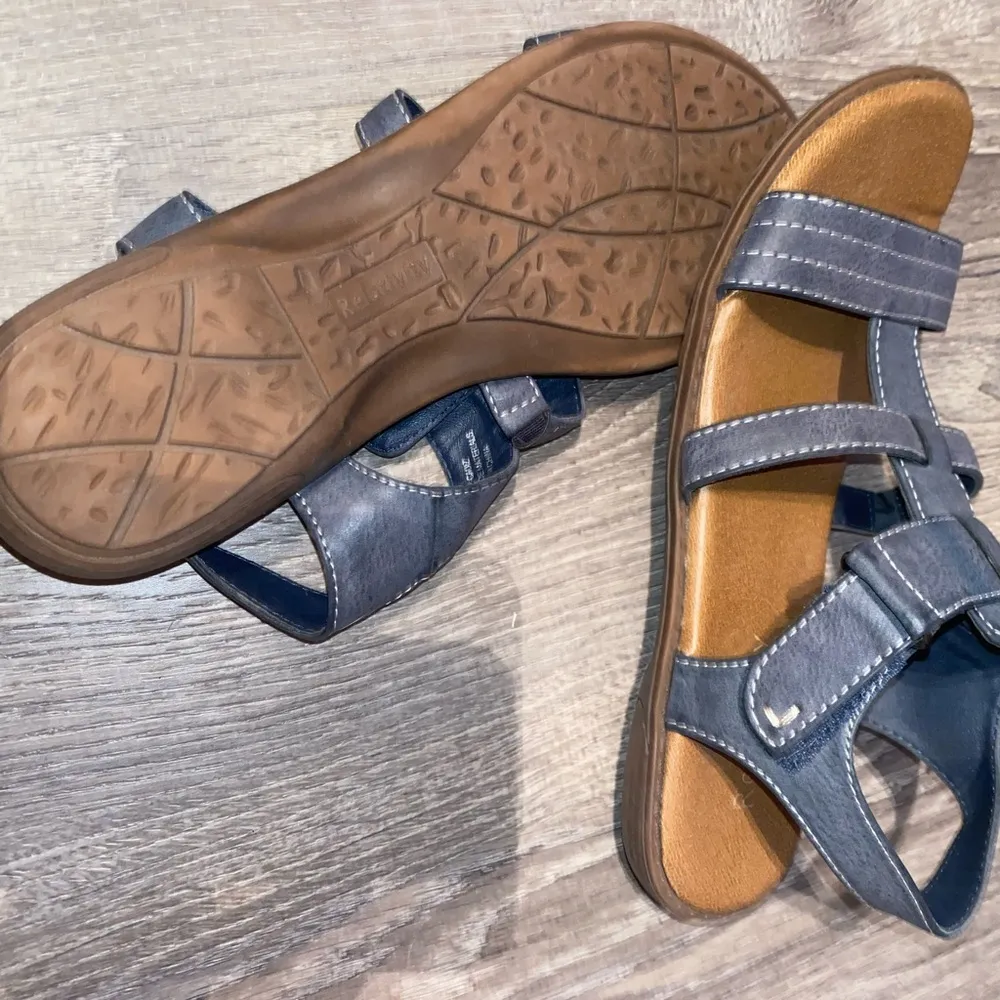 Relativity Womens Sandals 9M Blue Gray 3 Strap Faux Leather Adjustable Comfort - Image 9