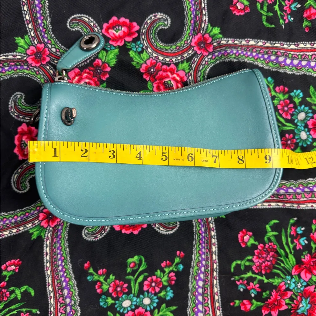 Coach swinger 20 Leather Shoulder/Crossbody Bag - Image 10