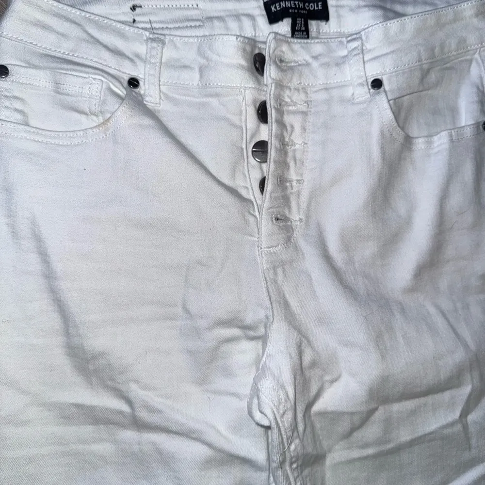 Kenneth Cole NY Jeans White Size US6 button front, 5 pocket - Image 3