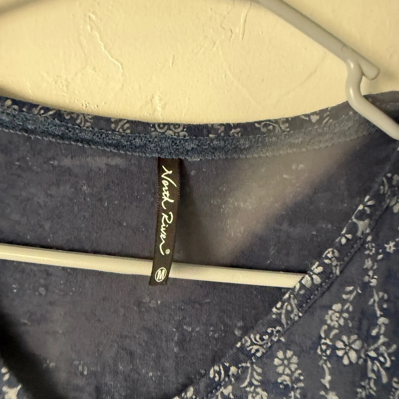 North River Navy Blue Floral Print 3/4 Sleeve V Neck Casual Top Blouse M Peasant Size M - Image 6