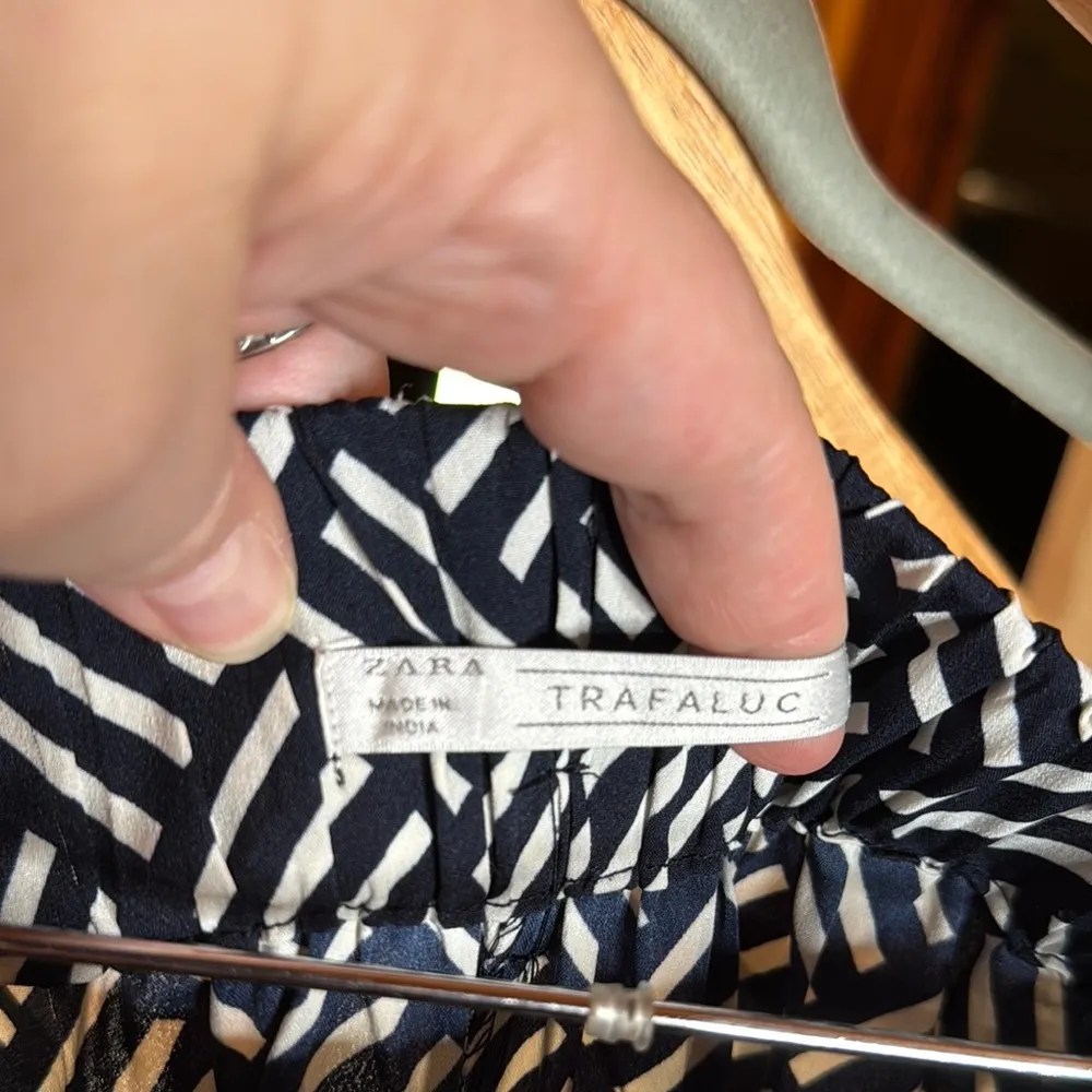 Zara Trafaluc Navy and White Geometric Wide Leg Pants w/ Belt Size Small - Image 2