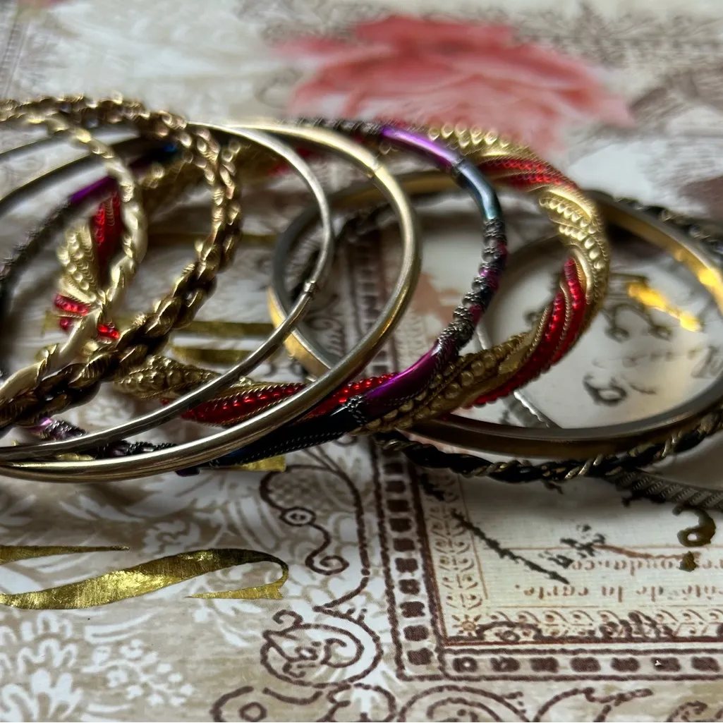 Vintage Bangle Set Gold - Image 2