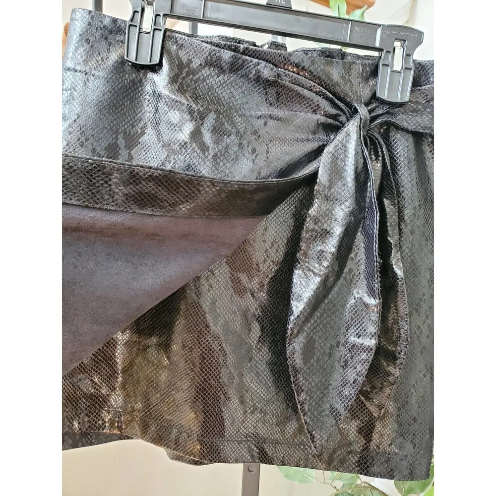 Ley Den Women’s Black Snake Faux Leather Straight Casual Mini Skirt Size Large - Image 4