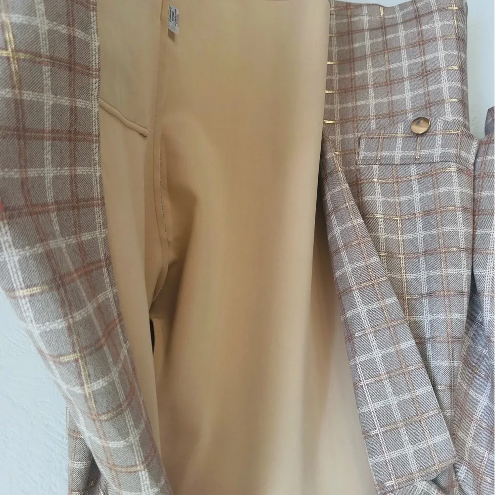 Alice Blue Tan Blazer with Notched Lapels Large - Image 3