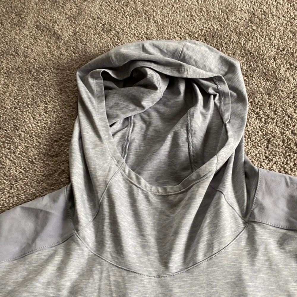 Columbia Lightweight Hoodie  SIZE L - Image 3