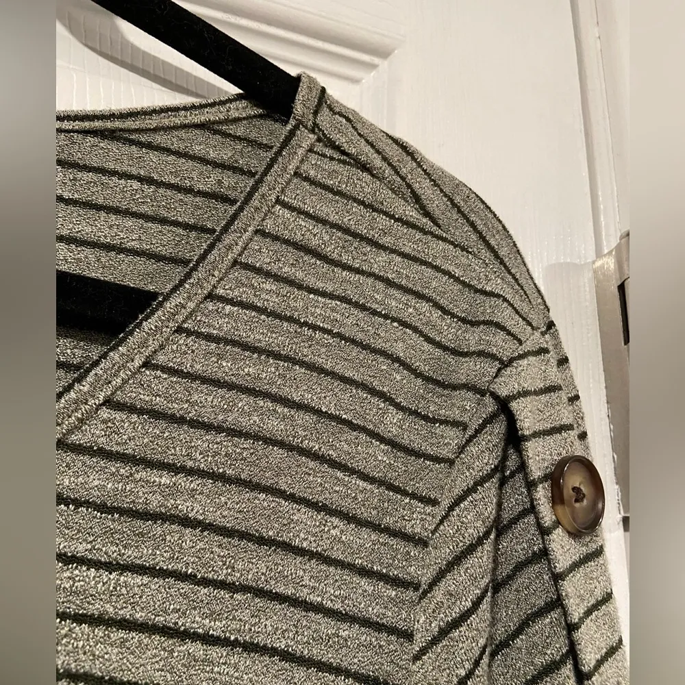 Brina + Em Size L Gray Black Stripe V Neck 3/4 Sleeve Button Detail Casual Top Size L - Image 3