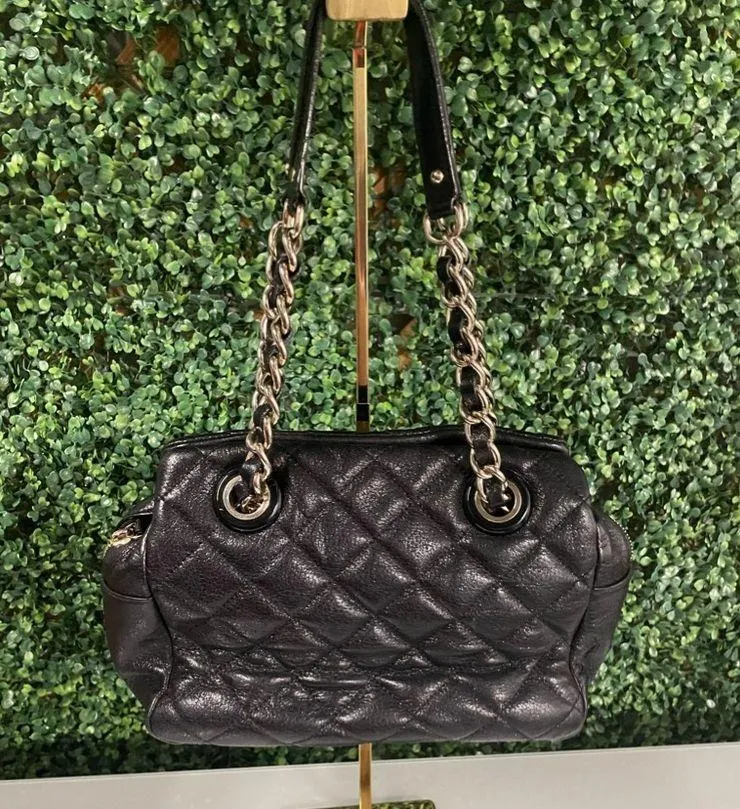 - Gold Coast Elizabeth Shoulder Bag - Black Quilted Cowhide - Image 11